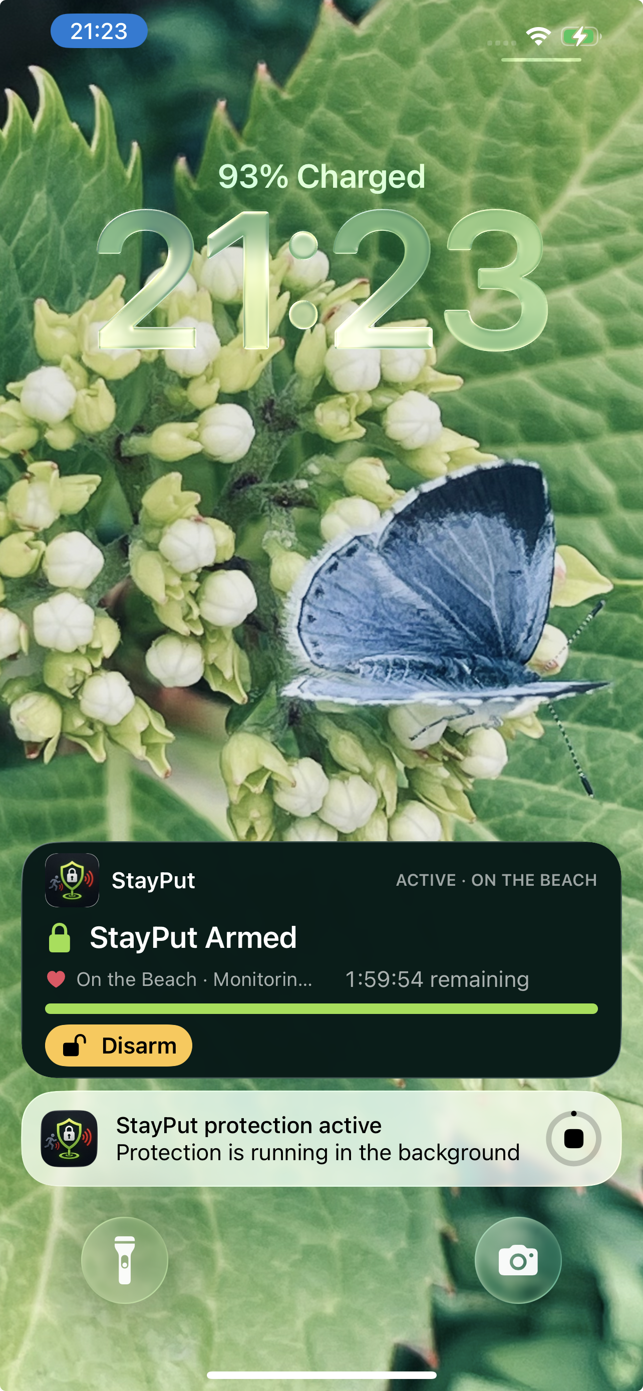 StayPut Live Activity armed and monitoring on the Lock Screen.